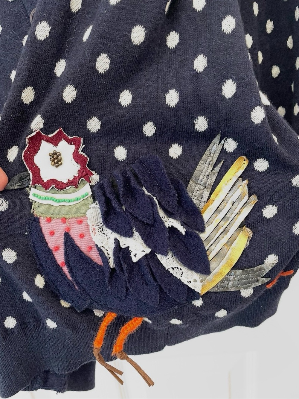 Whimsical polka dot chicken sweater embroidered & beaded - Picture 7 of 10